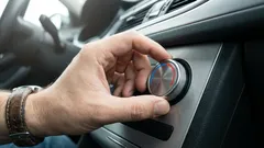 Lo stai sicuramente facendo nel modo sbagliato: la verità sull'uso del climatizzatore dopo aver avviato il motore