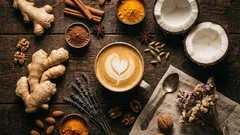 Dal matcha al sale nero: 12 ingredienti per dare più aroma e cremosità al caffè (con dosi pratiche)